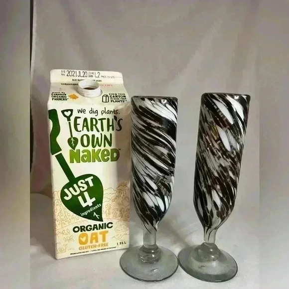 2-hand blown fluted  champagne glasses - Picture 6 of 6